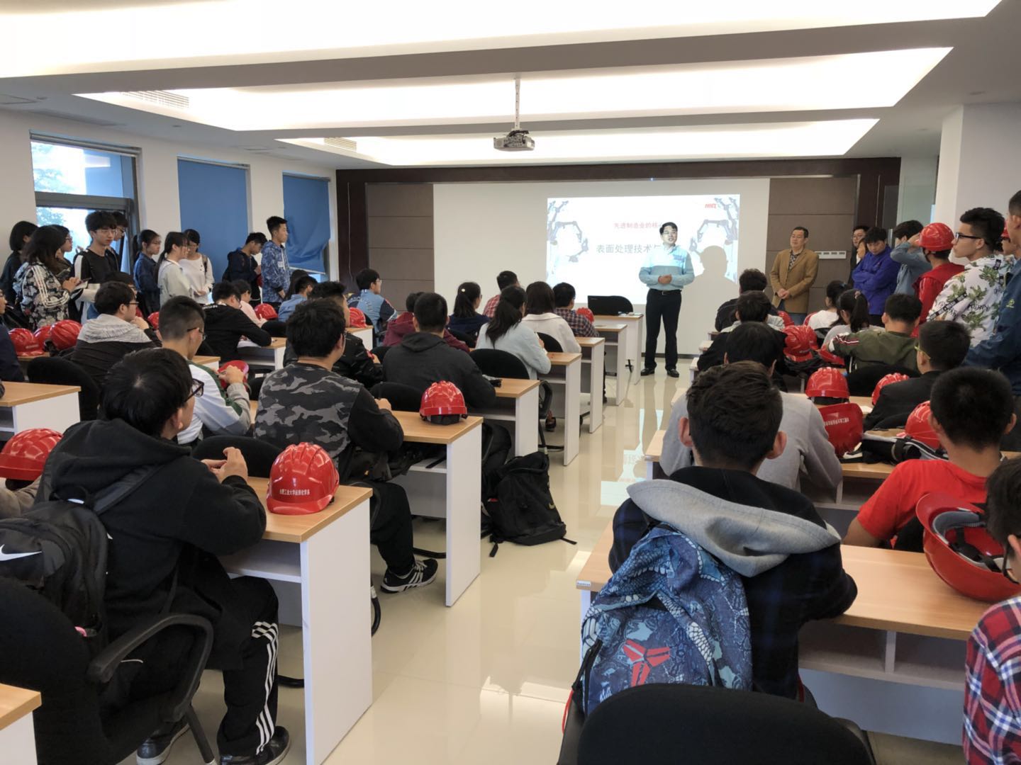 合肥工業大學應用化學系師生來到華清·合肥表面處理基地參觀學習